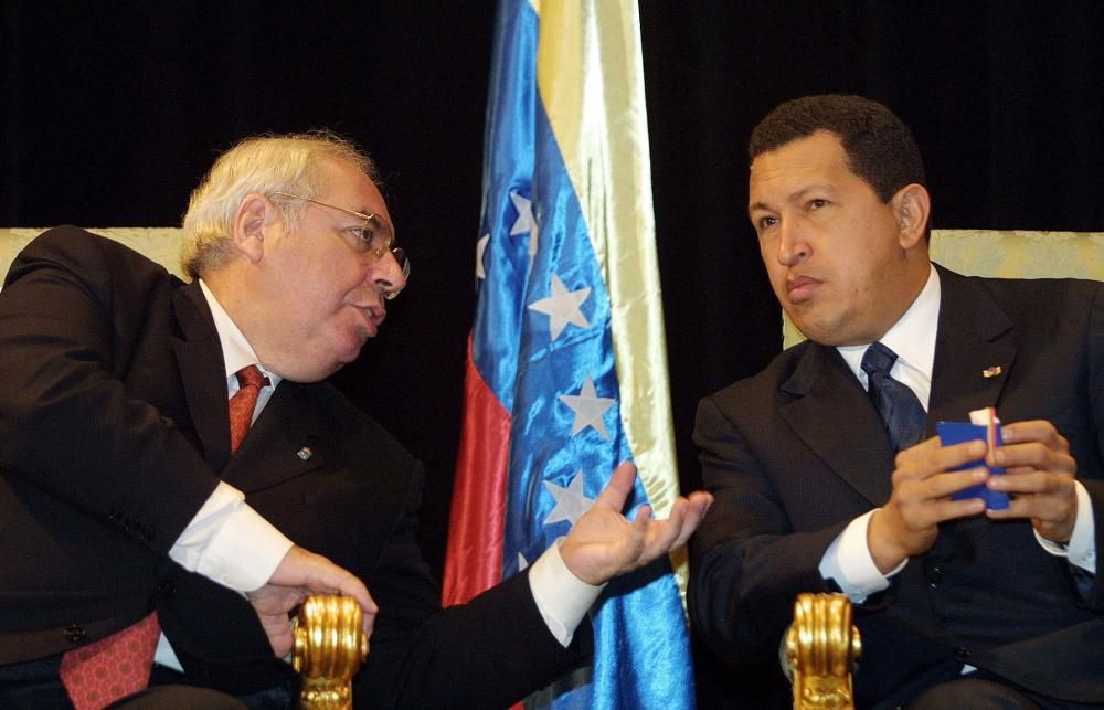 7.NOVIEMBRE.2001. CARACAS. VENEZUELA. HUGO CHAVEZ Y VICENTE ALVAREZ ARECES DURANTE EL ACTO  DE OPORTUNIDADES DE NEGOCIO, COOPERACION Y DESARROLLO, VENEZUELA Y ASTURIAS.