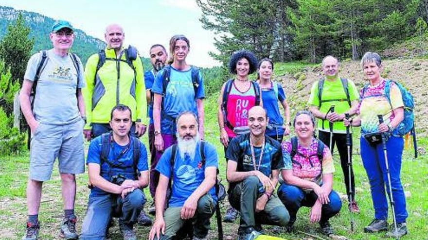 El Centre Excursionista de Navarcles observa la posta de sol des del Cap de la Gallina Pelada | REGIÓ7