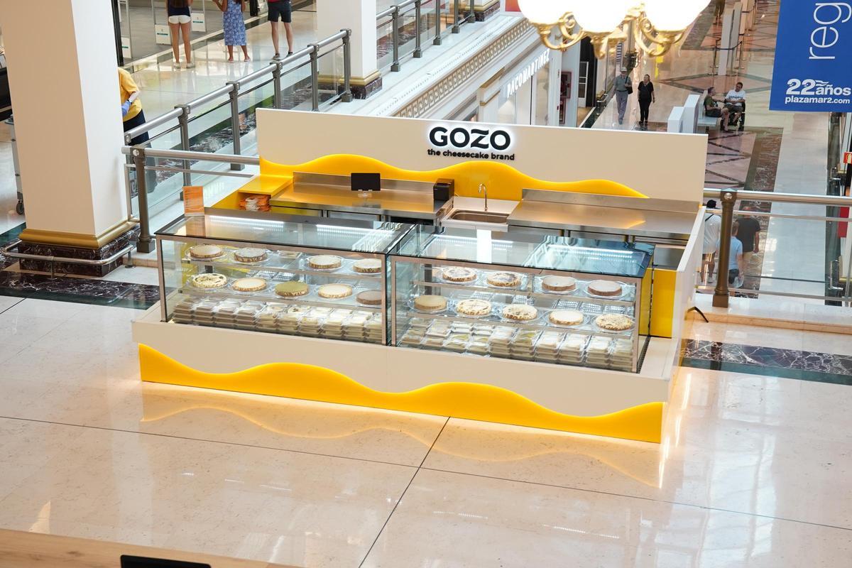 El nuevo stand de GOZO en Plaza Mar 2 ofrece porciones individuales y tartas enteras.