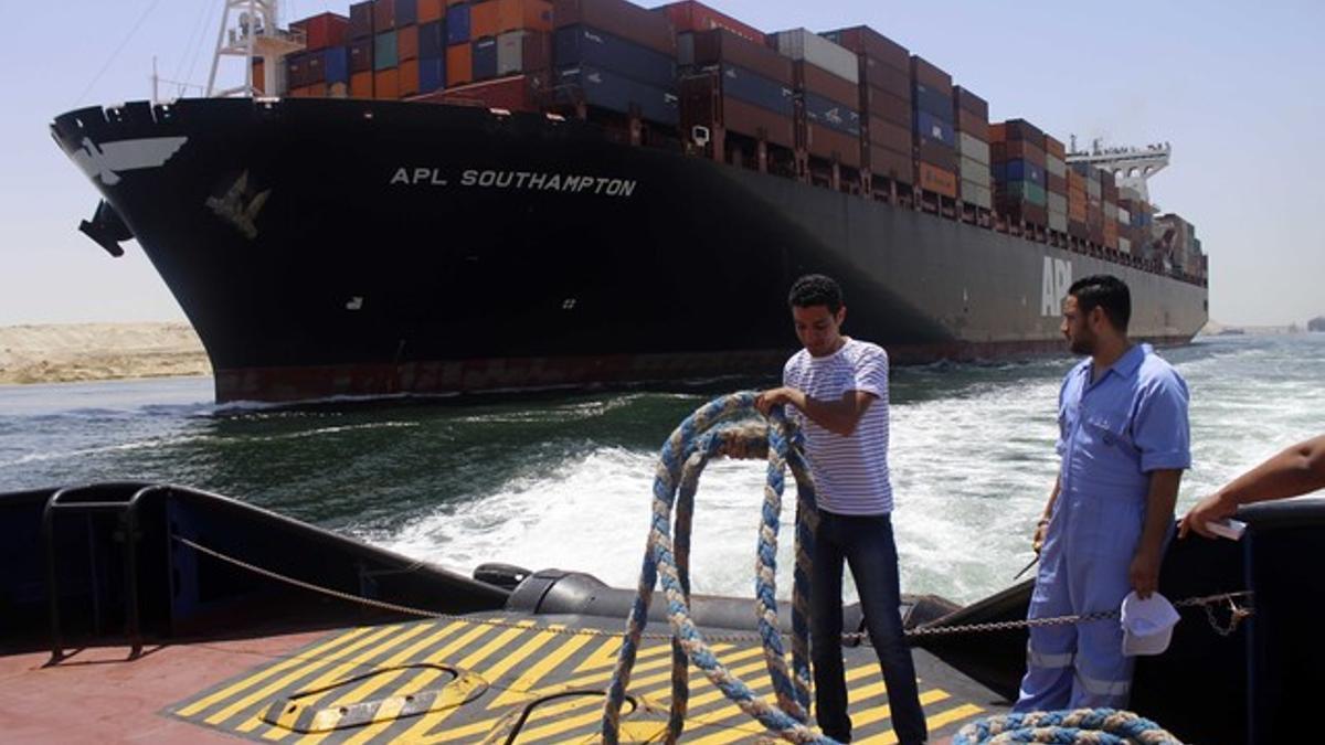El nuevo canal de Suez se abrirá definitivamente el 6 de agosto.