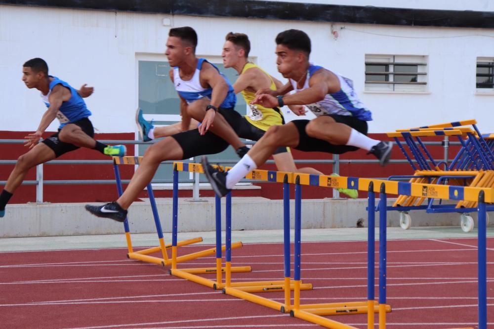 Control federativo de atletismo en Yecla