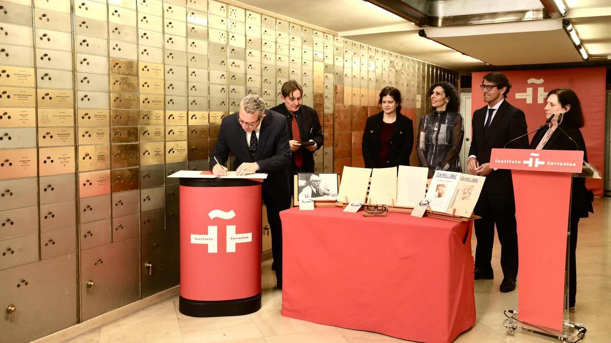 El Instituto Cervantes guarda el alma de Juan Gil-Albert en su caja 1.601: un legado para la historia