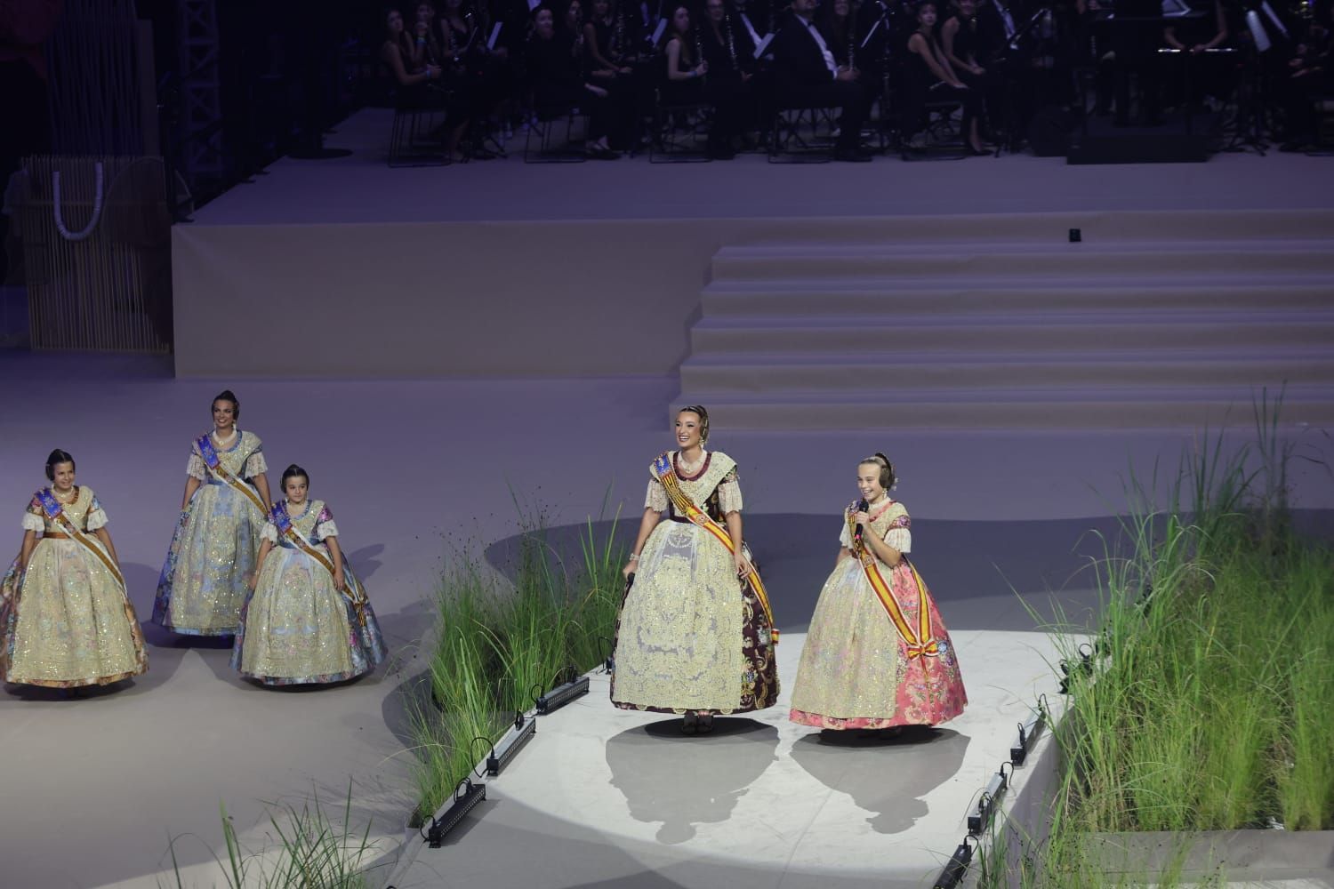 Berta Peiró y Lucía García dicen adiós a su año como falleras mayores de València 2025