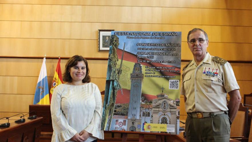 Mari Brito, alcaldesa, y Carlos Palacios, teniente general jefe del Mando de Canarias.