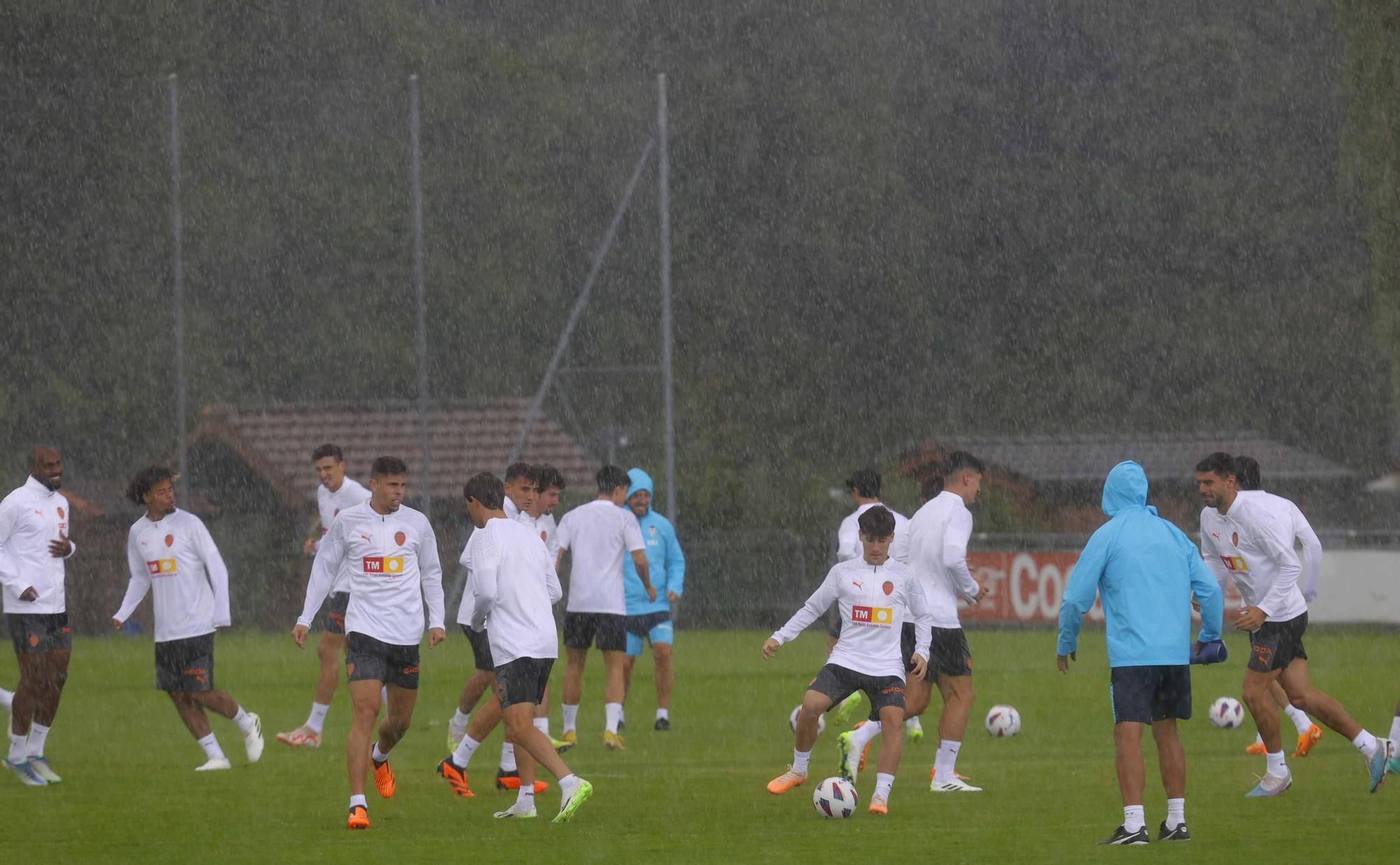 Diluvio en la última sesión de trabajo en Suiza