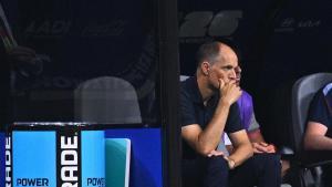 El seleccionador de Inglaterra, Thomas Tuchel, sentado en el banquillo tras la semifinal del Mundial de la FIFA 2026 entre Inglaterra y Argentina