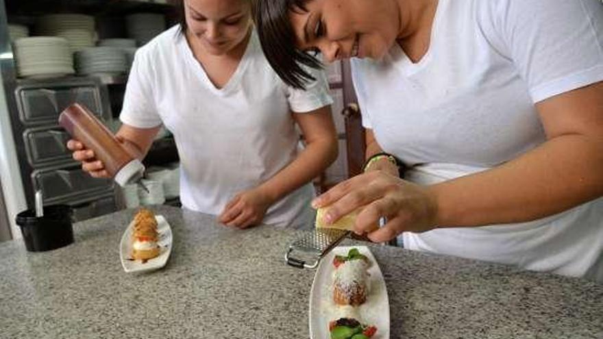 Elaboración de tapas en una anterior edición del certamen.