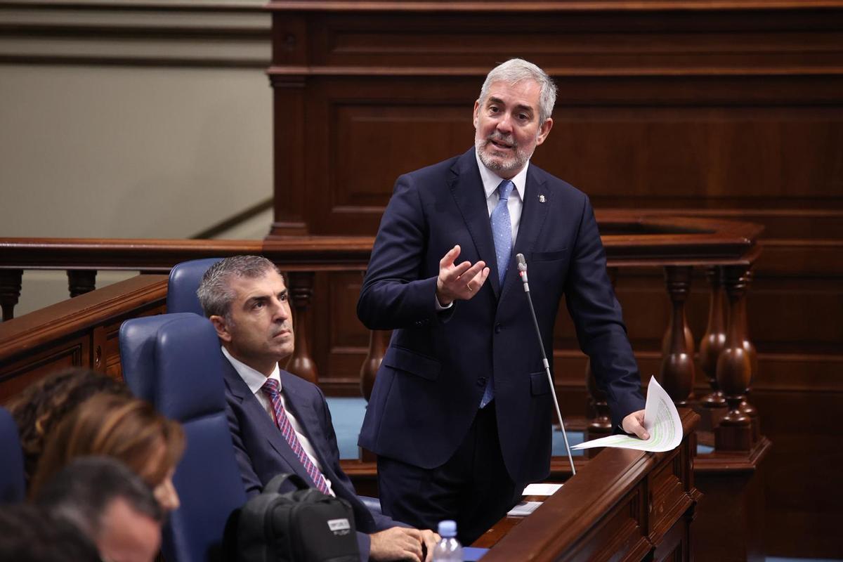 El presidente Fernando Clavijo en una de sus intervenciones en el Parlamento de Canarias.