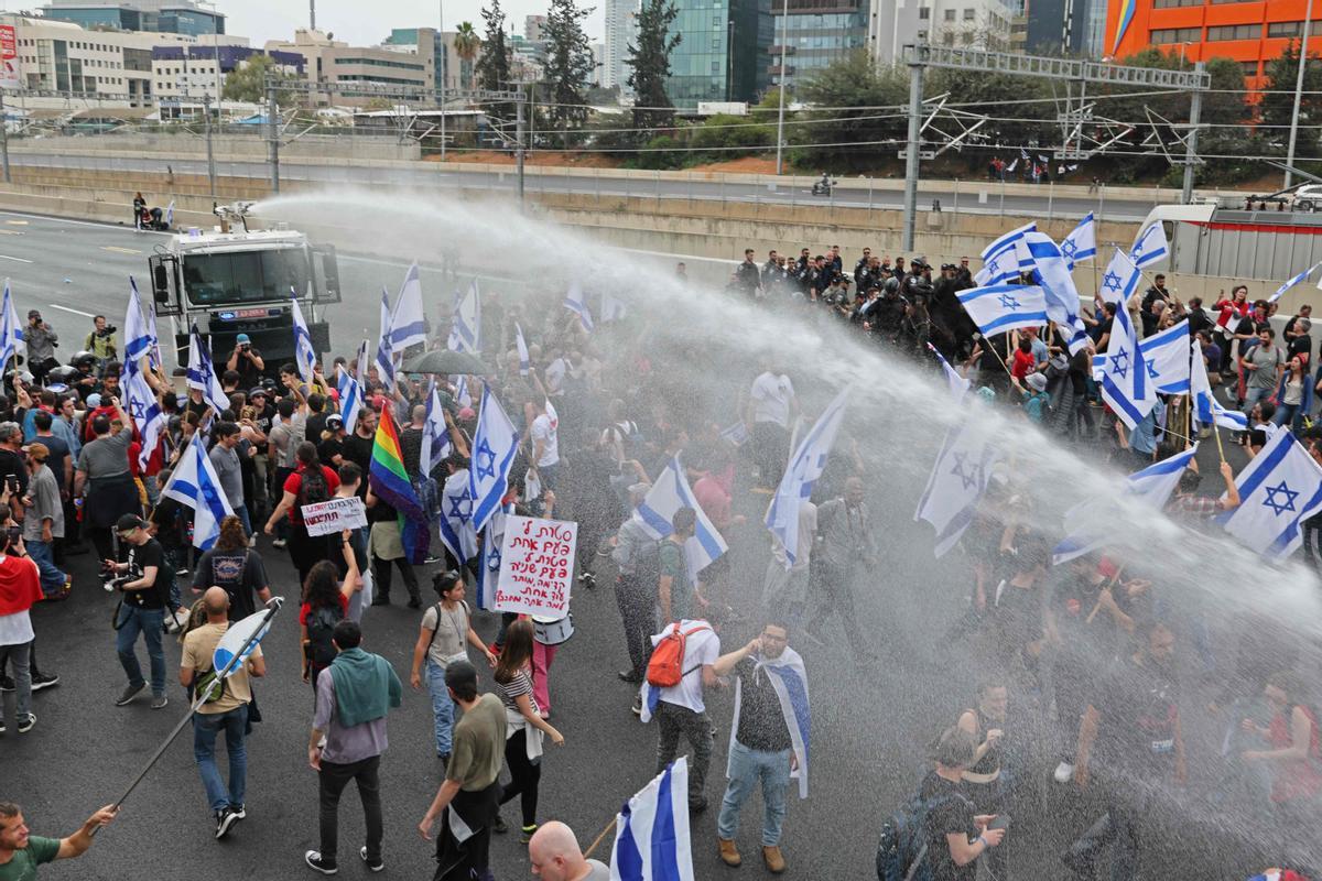 Manifestaciones en Tel Aviv contra las controvertidas reformas legales que promociona el gobierno de extrema derecha del país