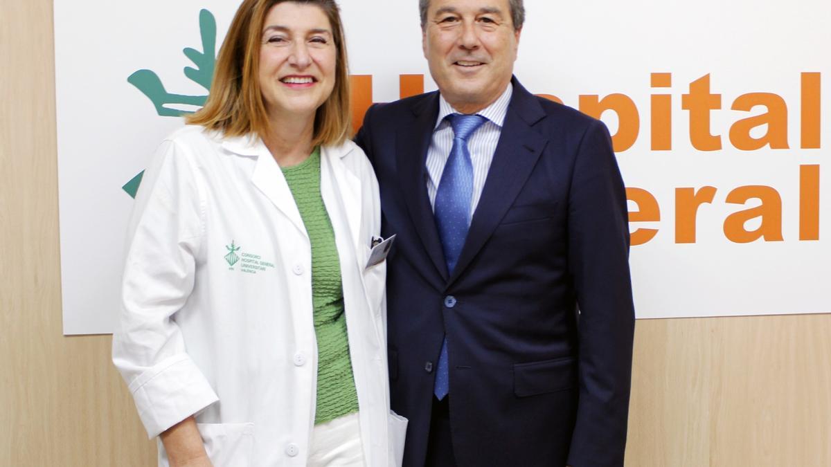 Goitzane Marcaida junto al conseller de Sanidad, Marciano Gómez.