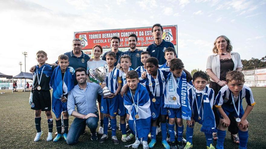 El Oporto vence al Sporting de Gijón en la final del Torneo Concello da Estrada