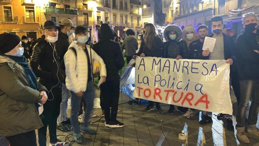 Protesta per denunciar &quot;assetjament policial&quot; a joves extutelats a Manresa