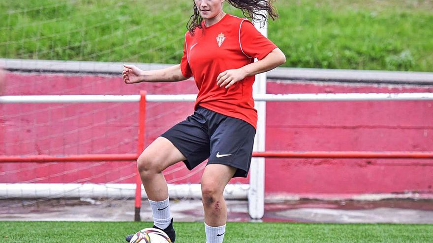 Nati se gana el brazalete en el Sporting femenino