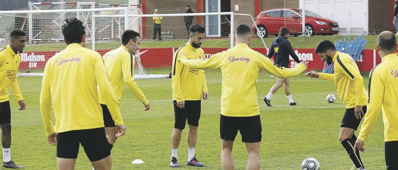 Djukic y Borja López, en el entrenamiento de ayer en Mareo.