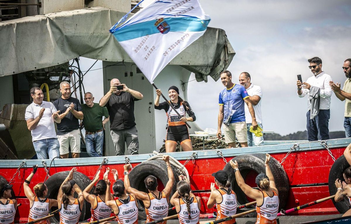 La patrona de Chapela ondea la bandera de ganador. | Liga LGT