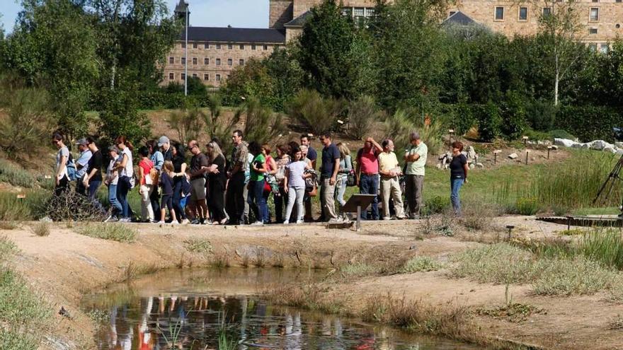 Un grupo de visitantes del Jardín Botánico.