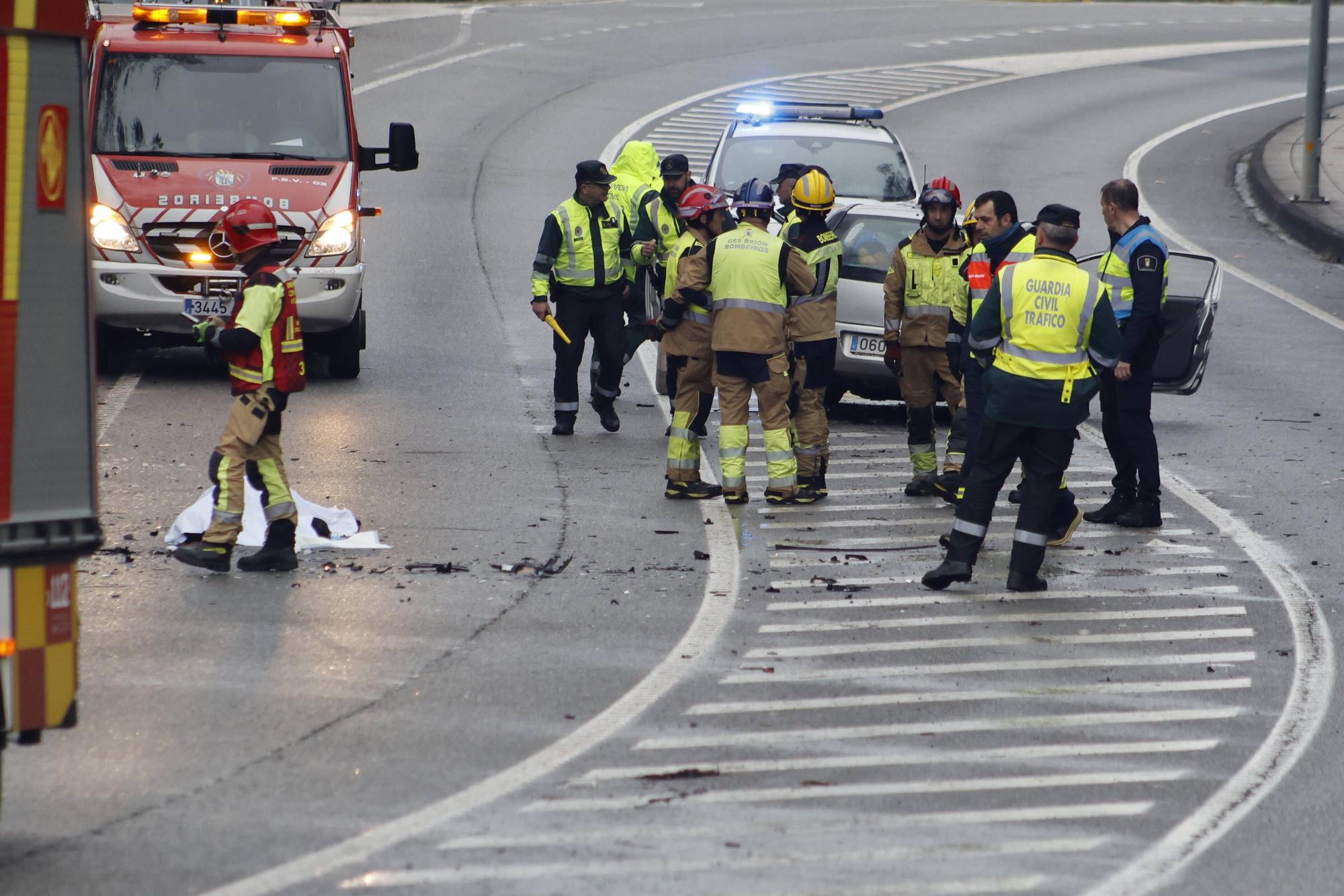 Dos fallecidos y dos heridos graves en un accidente en Ames 