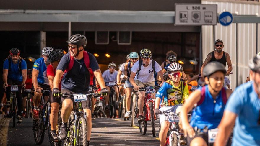 Intermittent Road Closures on 13 Streets in Santa Cruz de Tenerife Due to Bicycle Festival