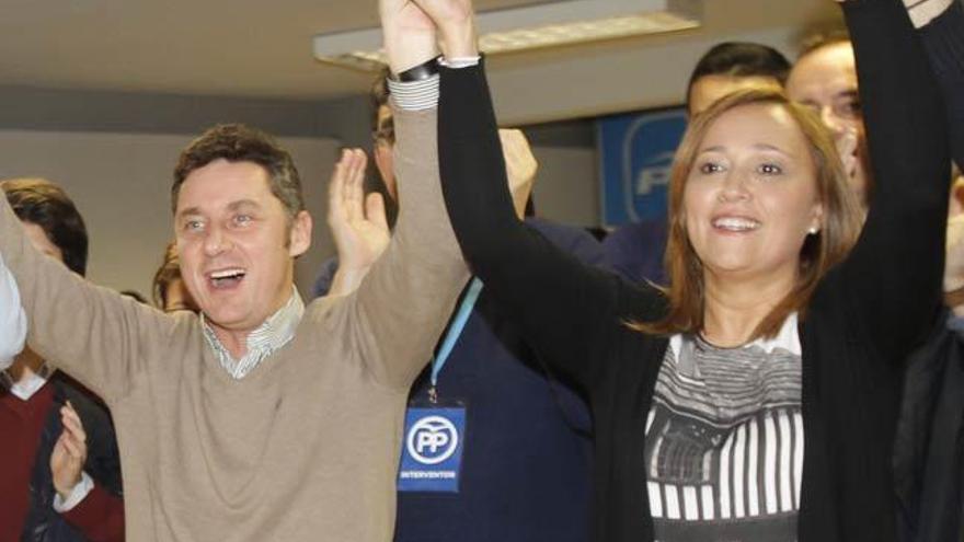 Miguel Salgado e Irene Garrido celebran los resultados del PP. // A. Irago