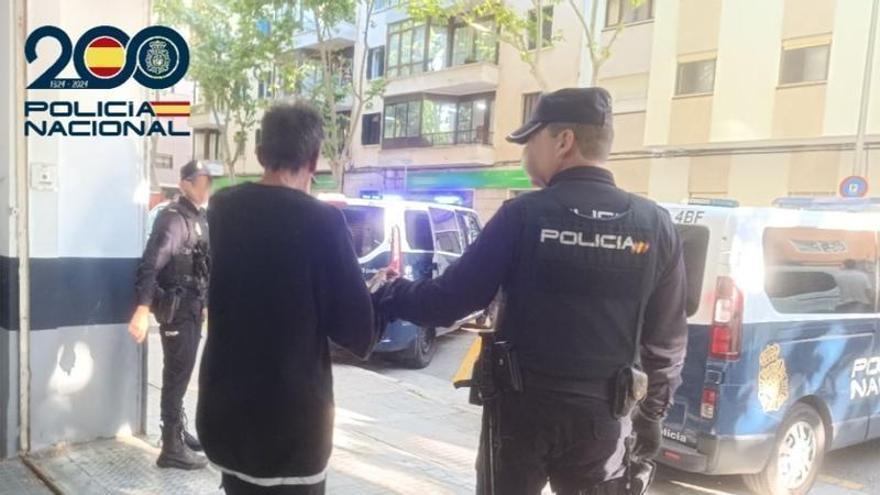 Detenido por propinar puñetazos en la cara sin mediar palabra a varios transeúntes en Palma