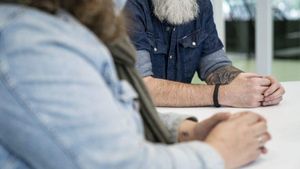 Fins a 8.000 euros per incentivar la contractació de persones que són a l’atur