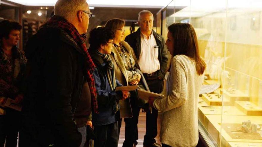 Asistentes a la visita desarrollada ayer en el Museo de Zamora.