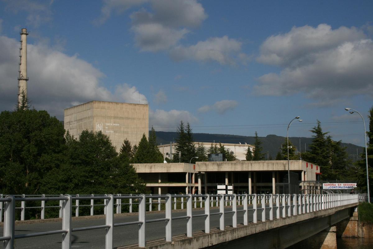 Exterior de la central nuclear de Garoña, en Burgos