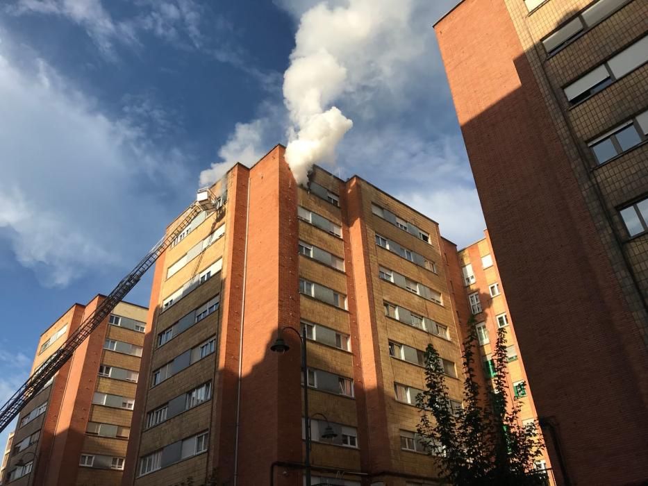 Espectacular incendio en Avilés