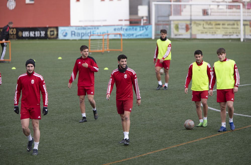 El CD Acero del Port de Sagunt entrena en el estadio Fornás antes del encuentro frente al Torrent