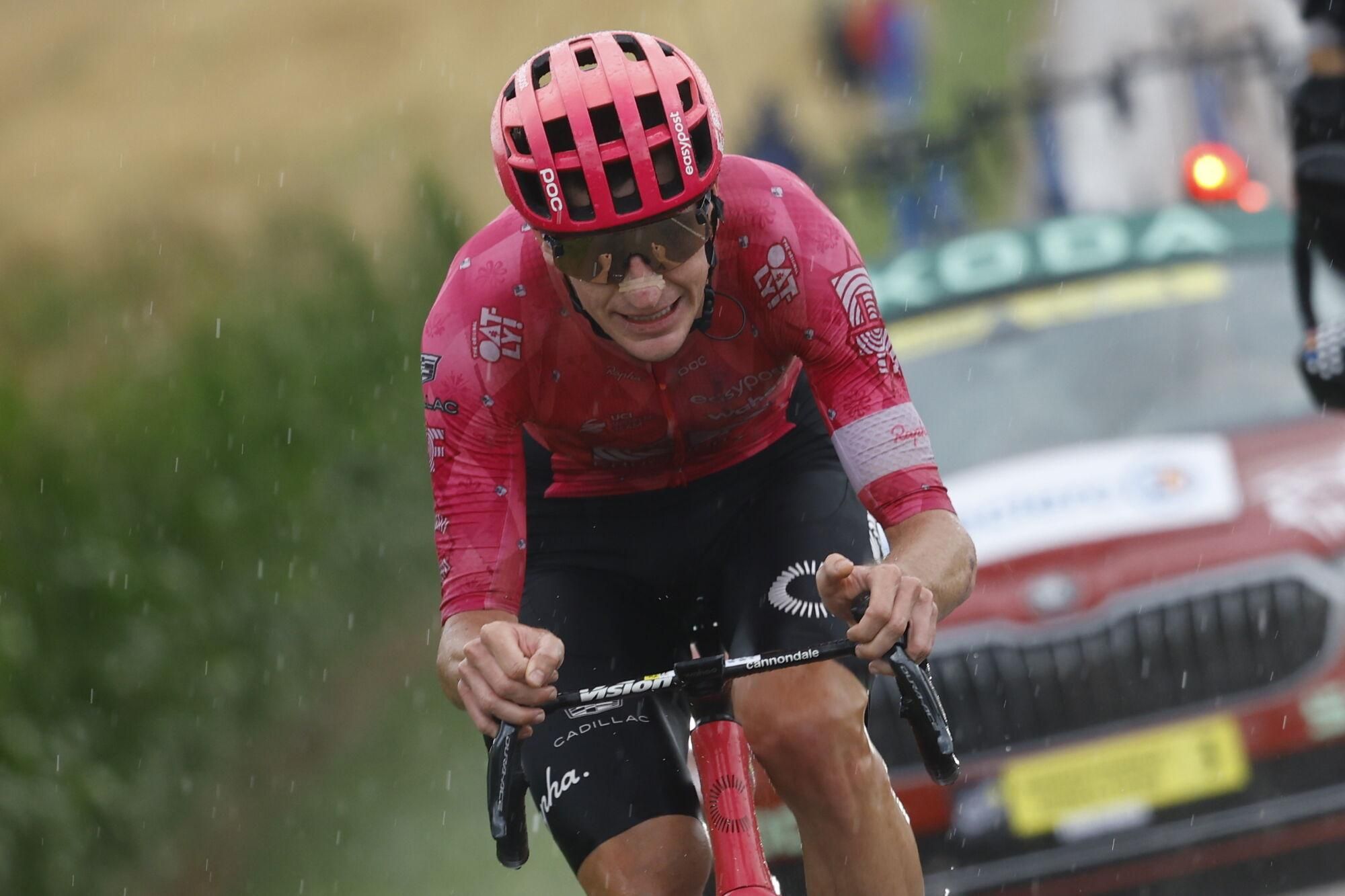 (France), 26/07/2025.- Australian rider Harry Sweeny of EF Education - EasyPost team in action during the 20th stage of the Tour de France cycling race over 184.2km from Nantua to Pontarlier, France, 26 July 2025. (Ciclismo, Francia) EFE/EPA/MARTIN DIVISEK