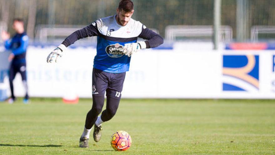 Fabricio, entrenando en la ciudad deportiva de Abegondo.