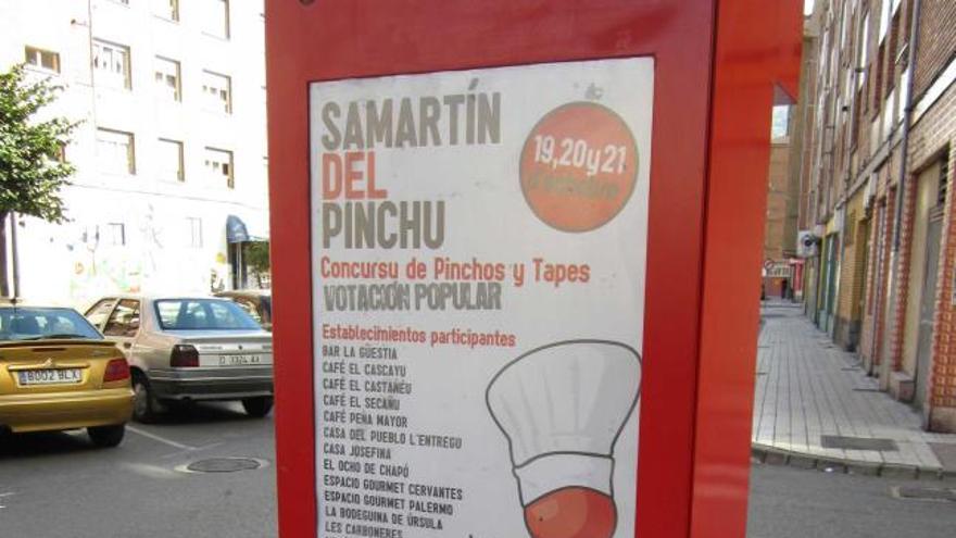 Un cartel del Samartín del Pinchu, en una calle de El Entrego.