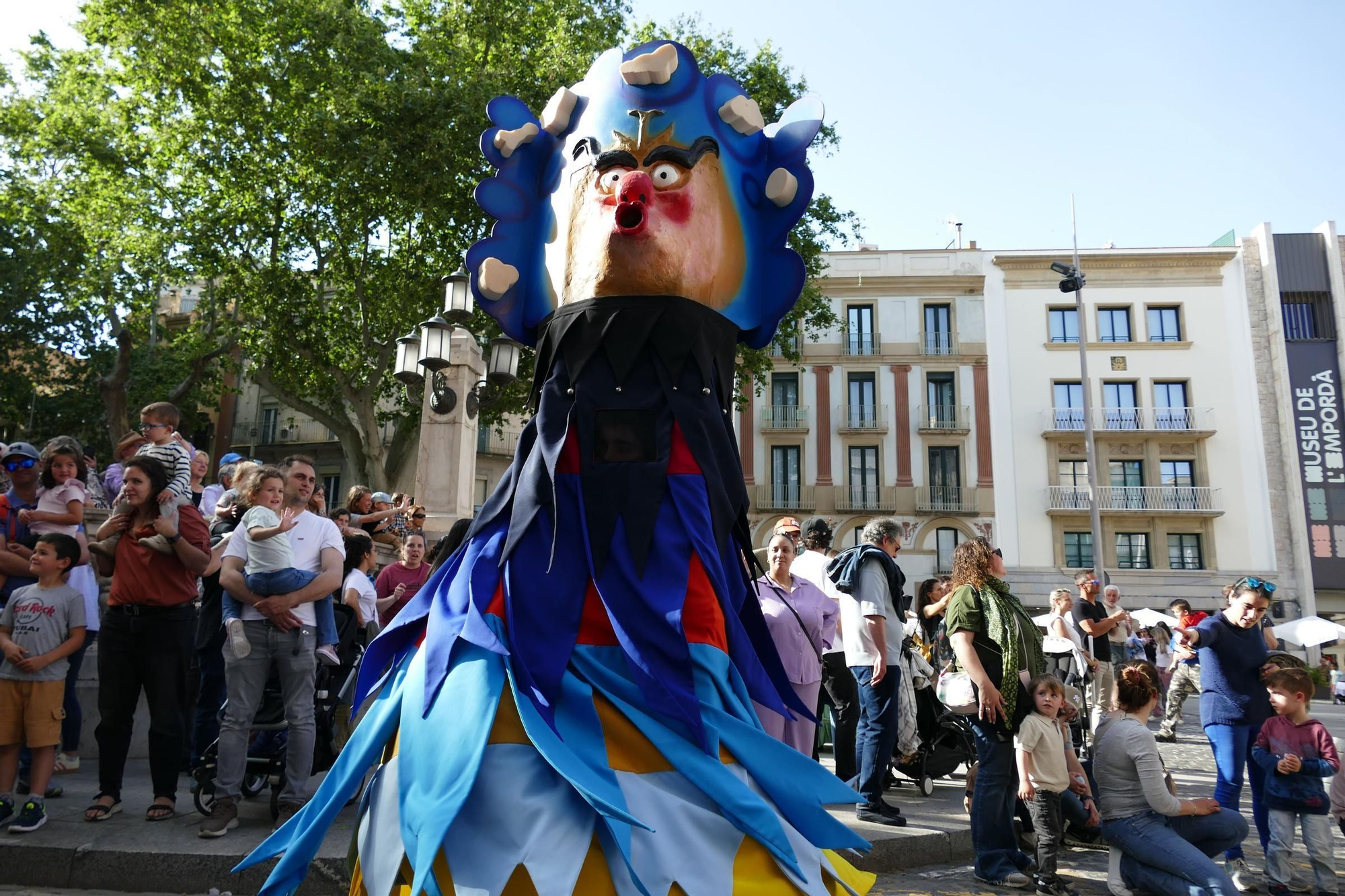 La trobada gegantera de la Diada de Santa Creu celebra els 30 anys dels Amics dels Gegants de Figueres