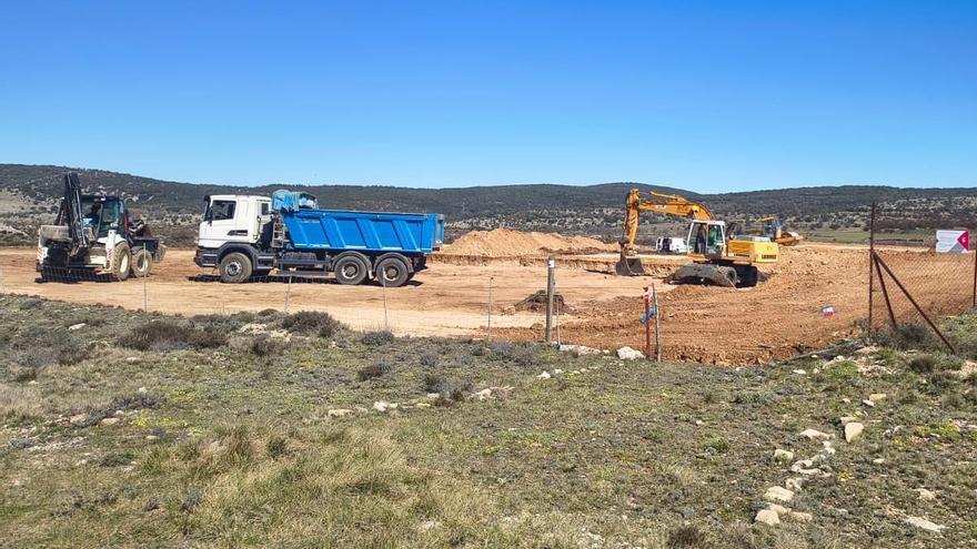 Foto de las obras de construcción de la nueva balsa.