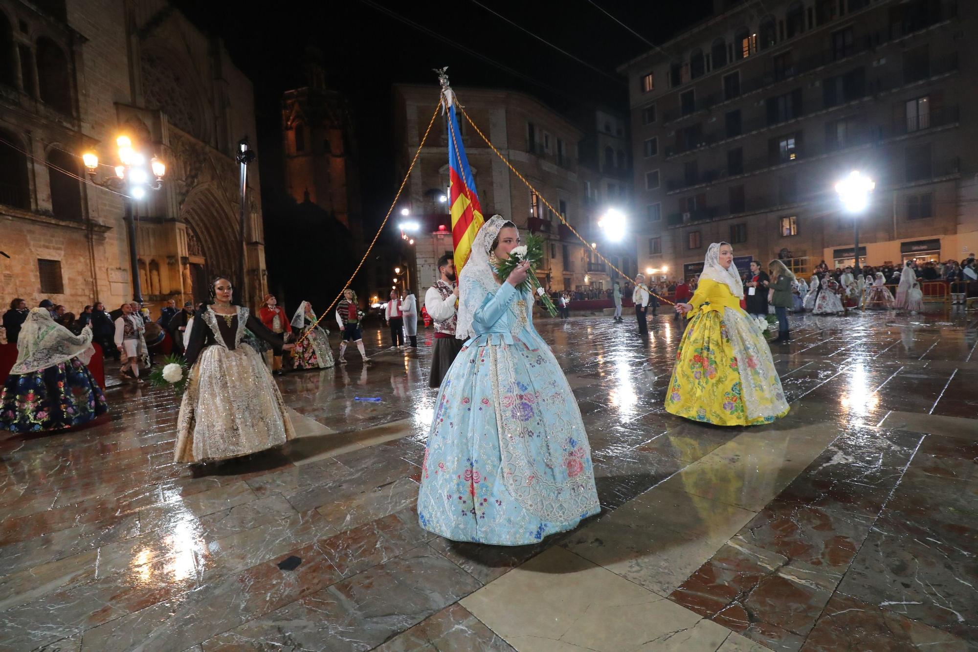 Búscate en el primer día de ofrenda por la calle de la Paz (entre las 21:00 a las 22:00 horas)