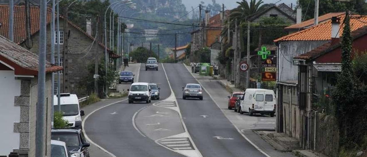 El vilagarciano fue cazado a 71 km/hora en la PO-531, la carretera que va a Pontevedra. // Iñaki Abella