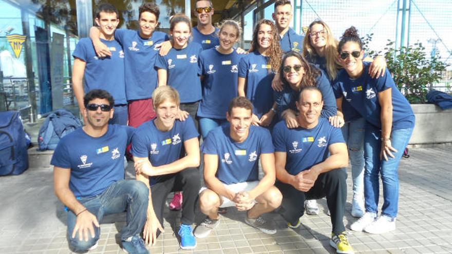 Foto de familia del CN Metropole antes de partir a Madrid.