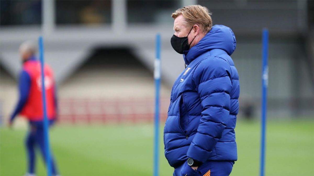 Ronald Koeman, en un entrenamiento del Barça.