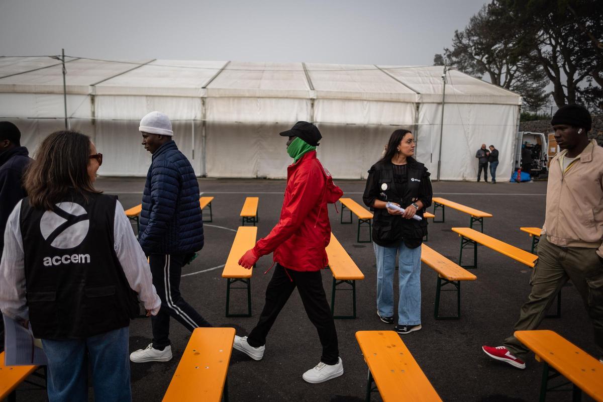 Así ha sido el encuentro del papa León XIV con migrantes de Las Raíces