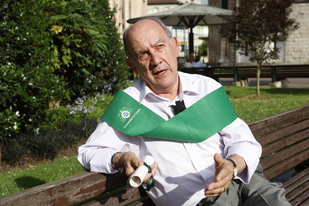 José Manuel Valdés Tamargo, graduado en la Universidad a sus 82 años