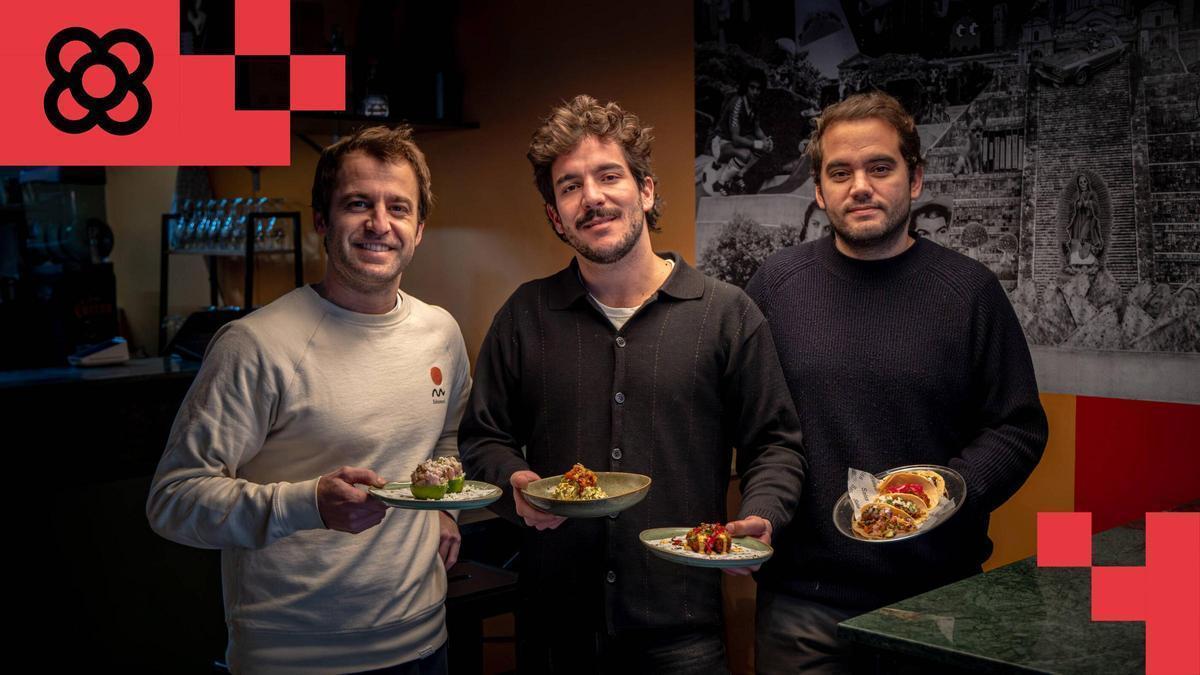 Alejandro Ferrer, Santiago Giralt y Carlos Matas, en la sala del restaurante Salsa Street Food de la calle de Muntaner.