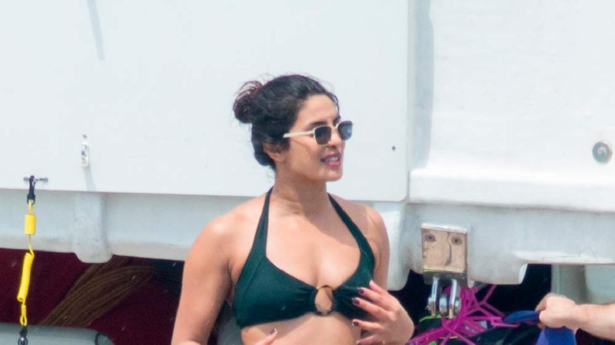 Priyanka Chopra con bikini de dos piezas en miami