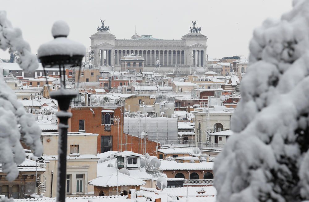Roma celebra la llegada de la nieve