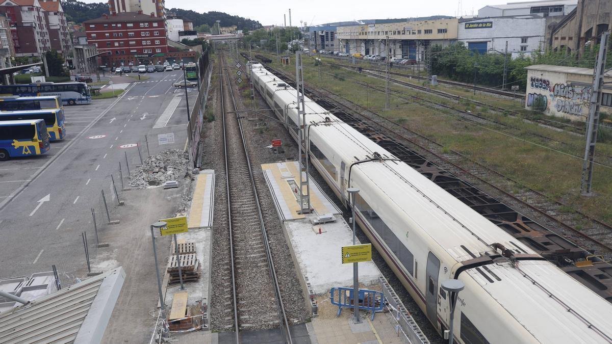 Obras de ampliación de los andenes en la estación de tren de Avilés