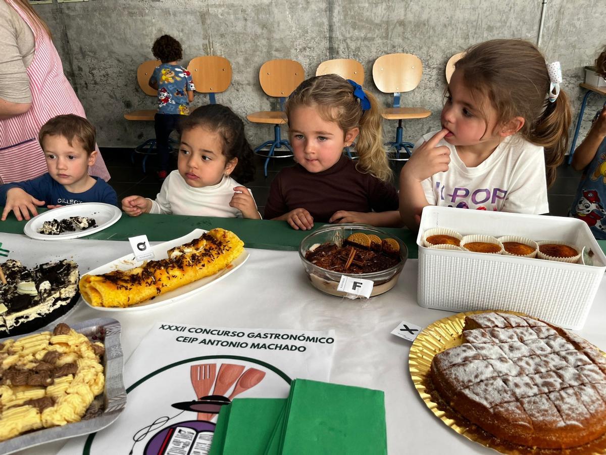 Desayuno en el CEIP Antonio Machado de Pedro Abad.