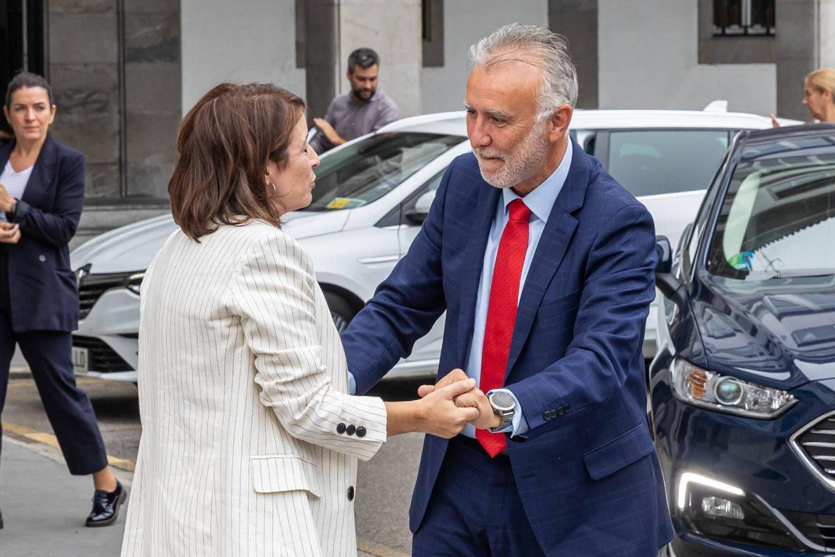 EN IMÁGENES: Toma de posesión de Adriana Lastra como Delegada del ...