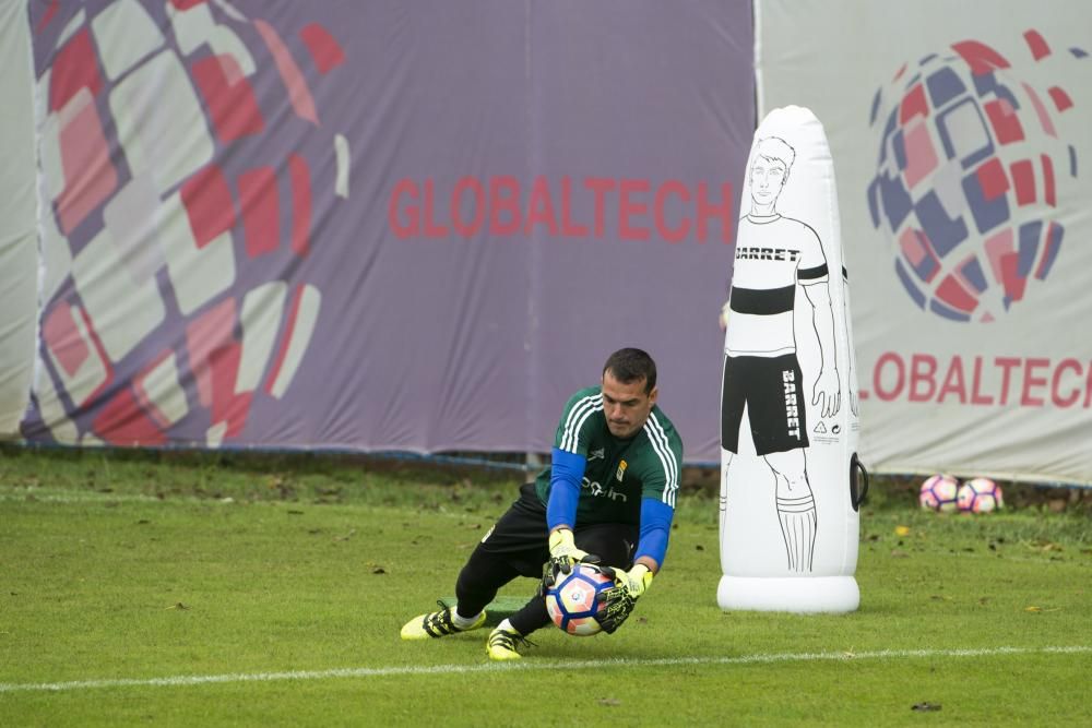 Entrenamiento del Real Oviedo con la visita del boxeador Aitor Nieto