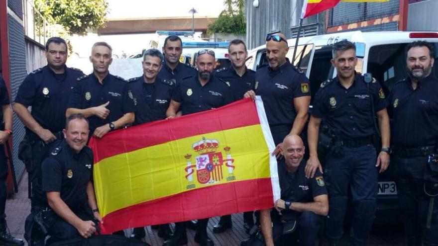 Los policías nacionales de Gijón expulsados de Cataluña viajan hacia Huesca &quot;con la cabeza alta&quot;