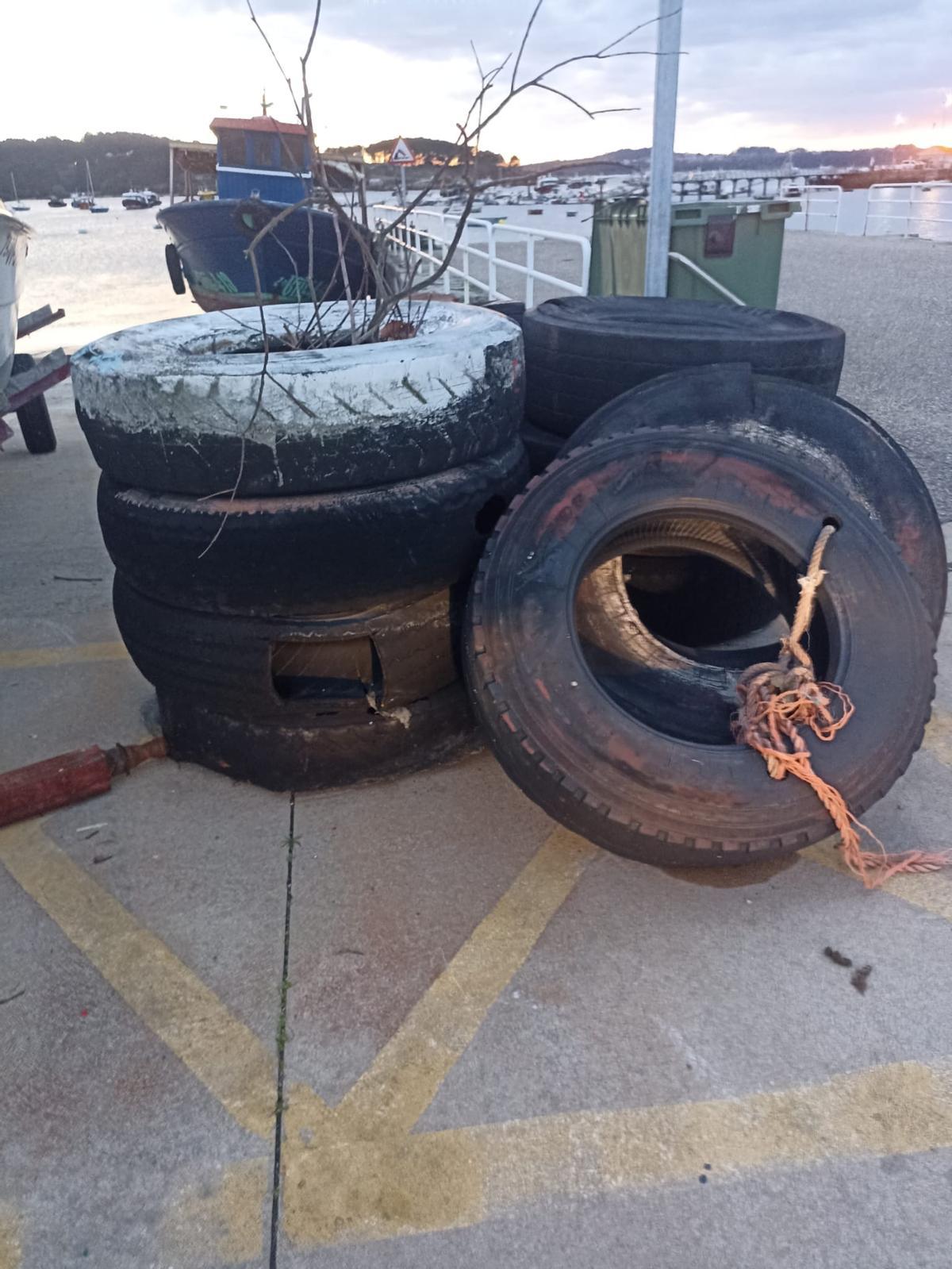 El puerto soporta residuos de todo tipo.