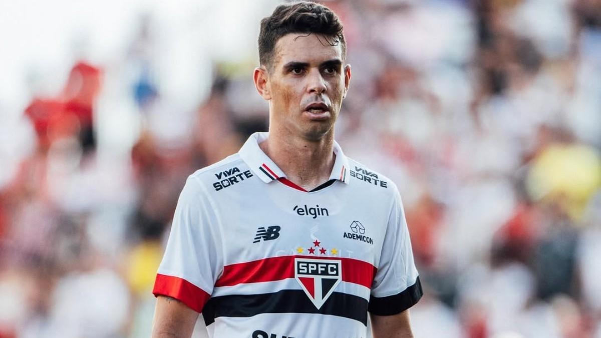 Oscar con la camiseta de su actual club, el São Paulo